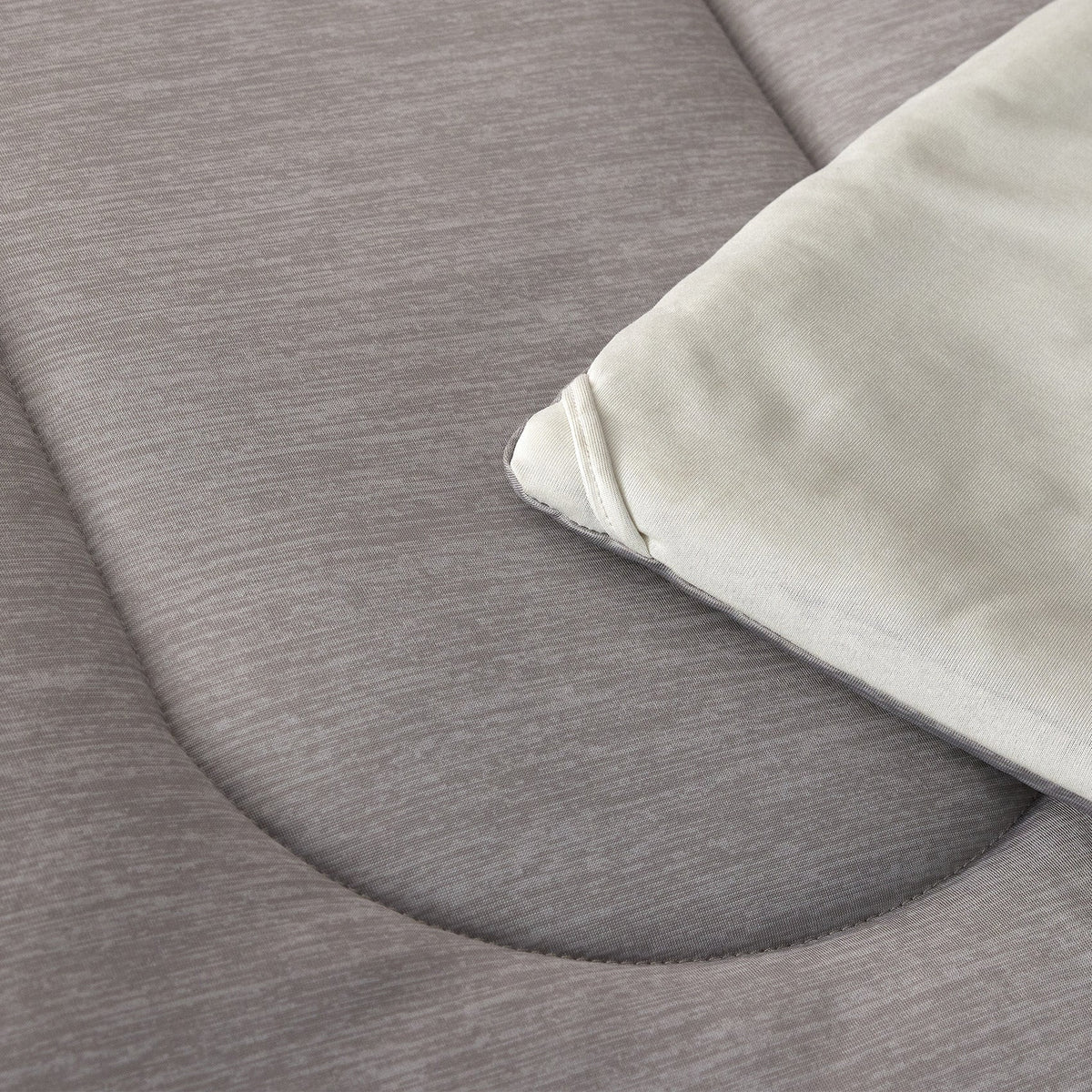 Reversible Warm and Cooling Comforter Set