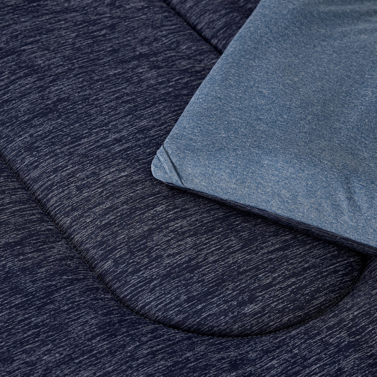 Reversible Warm and Cooling Comforter Set