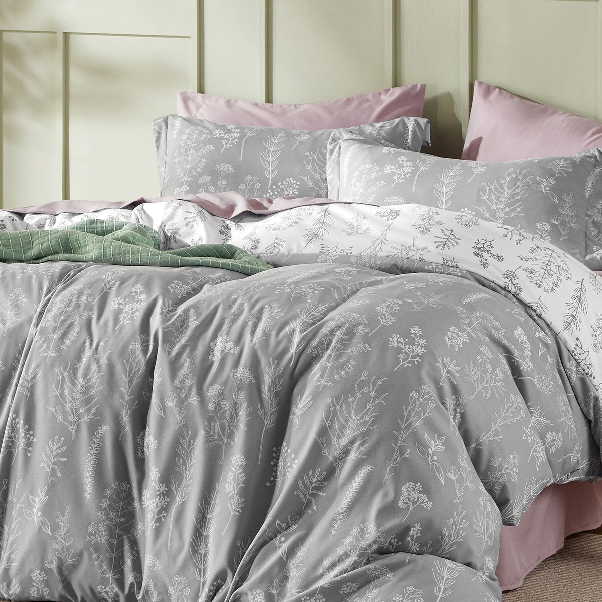 Reversible Floral Print Duvet Cover Set