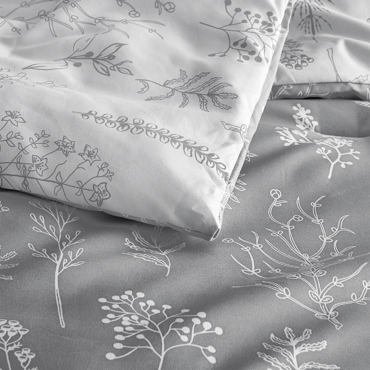 Reversible Floral Print Duvet Cover Set