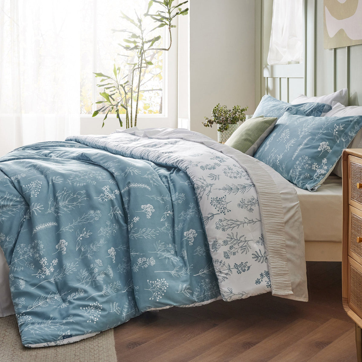 Reversible Floral Print Duvet Cover Set