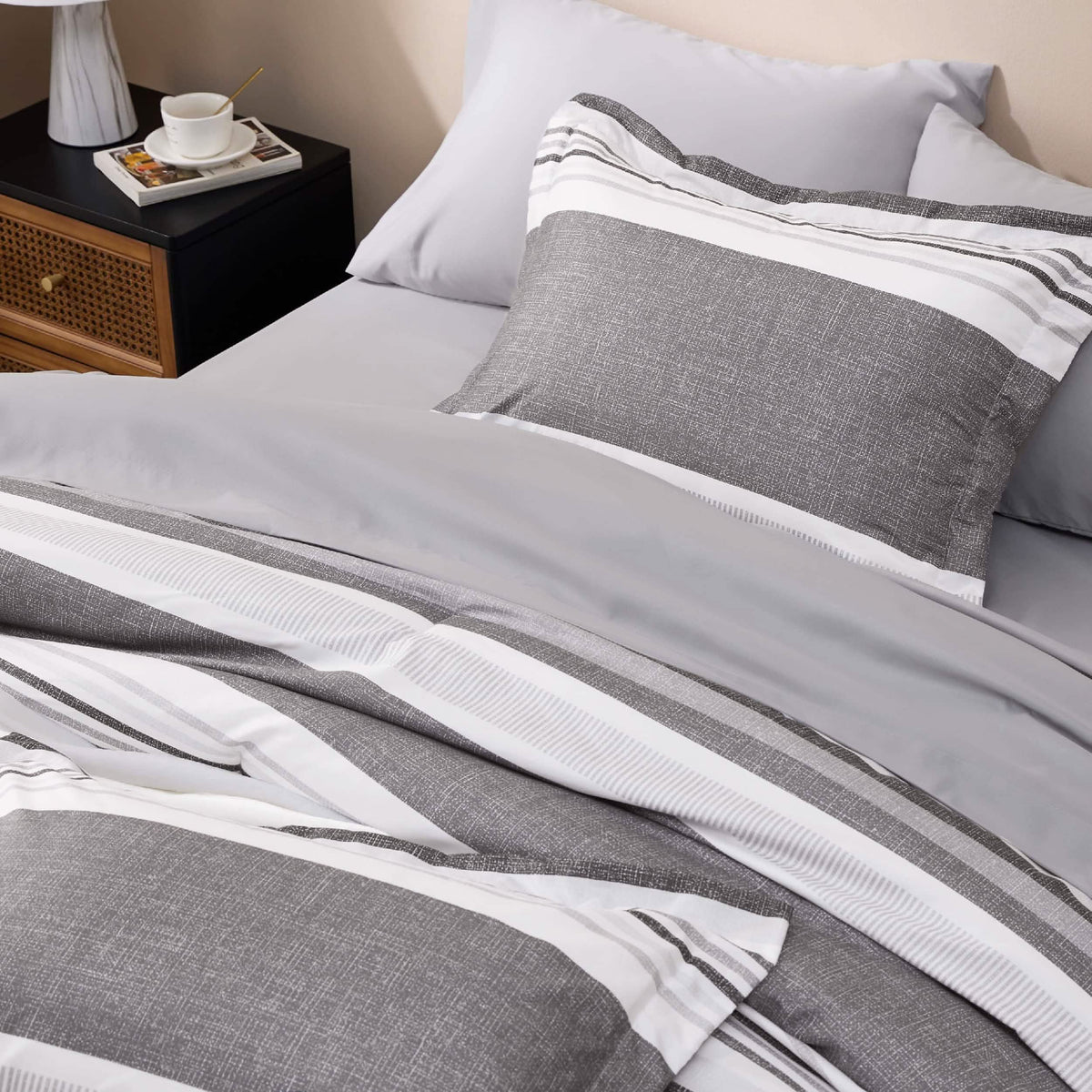 Reversible Cationic Dyed Bed-in-a-Bag
