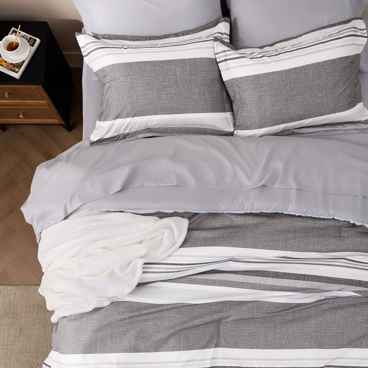 Reversible Cationic Dyed Bed-in-a-Bag