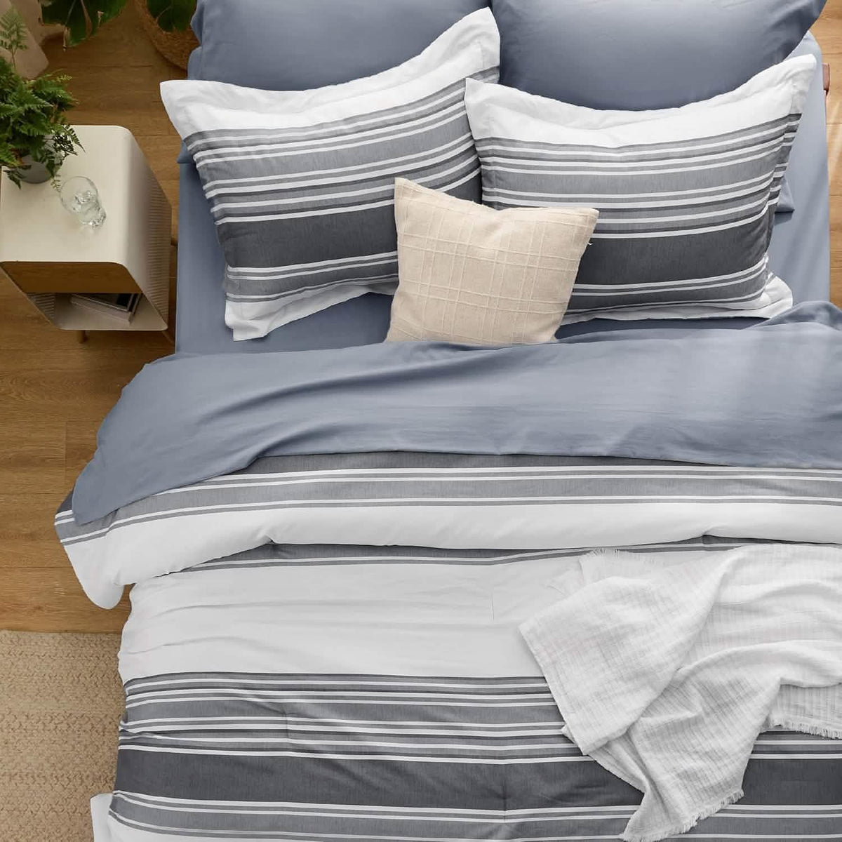 Reversible Cationic Dyed Bed-in-a-Bag