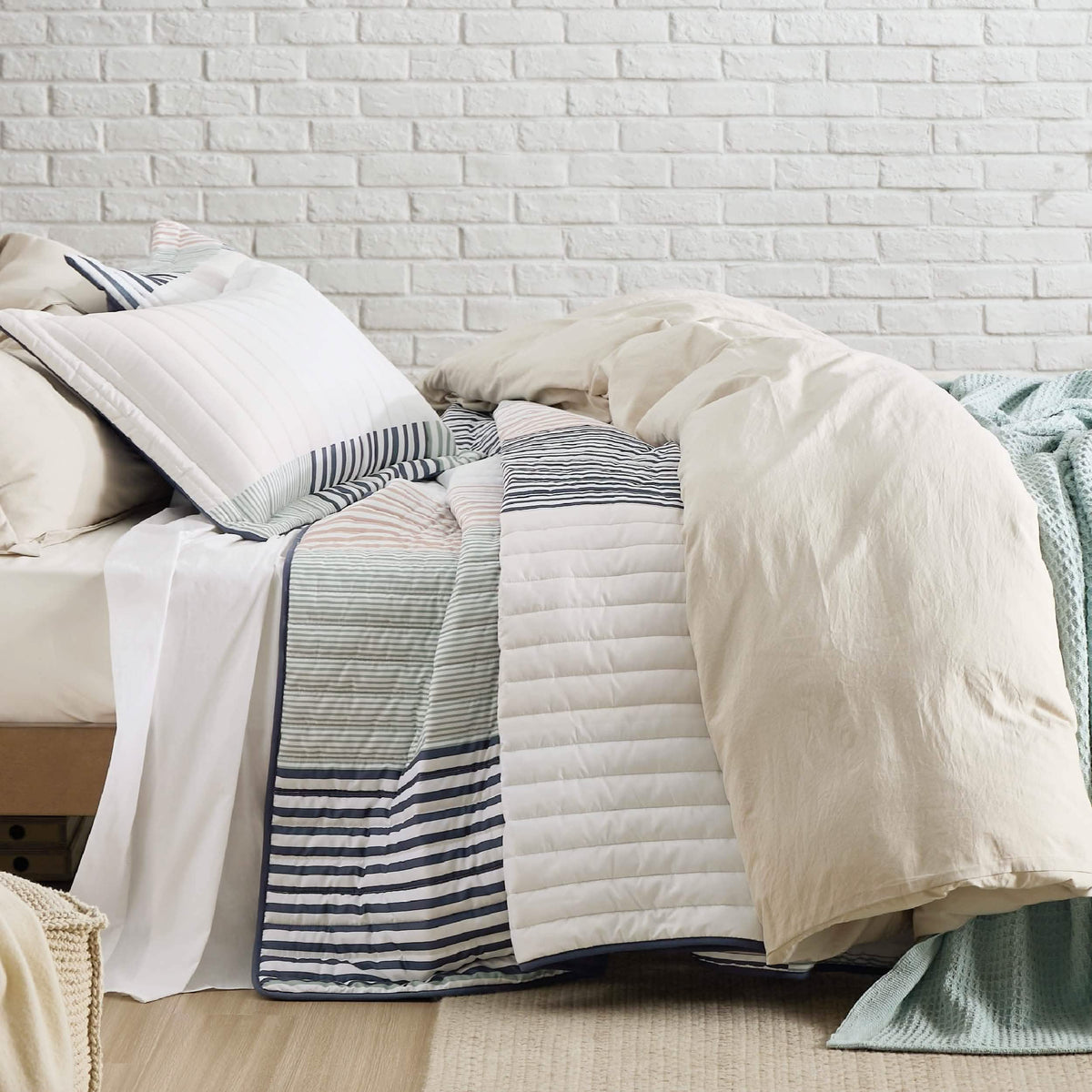 Chill Vibes Quilt Set