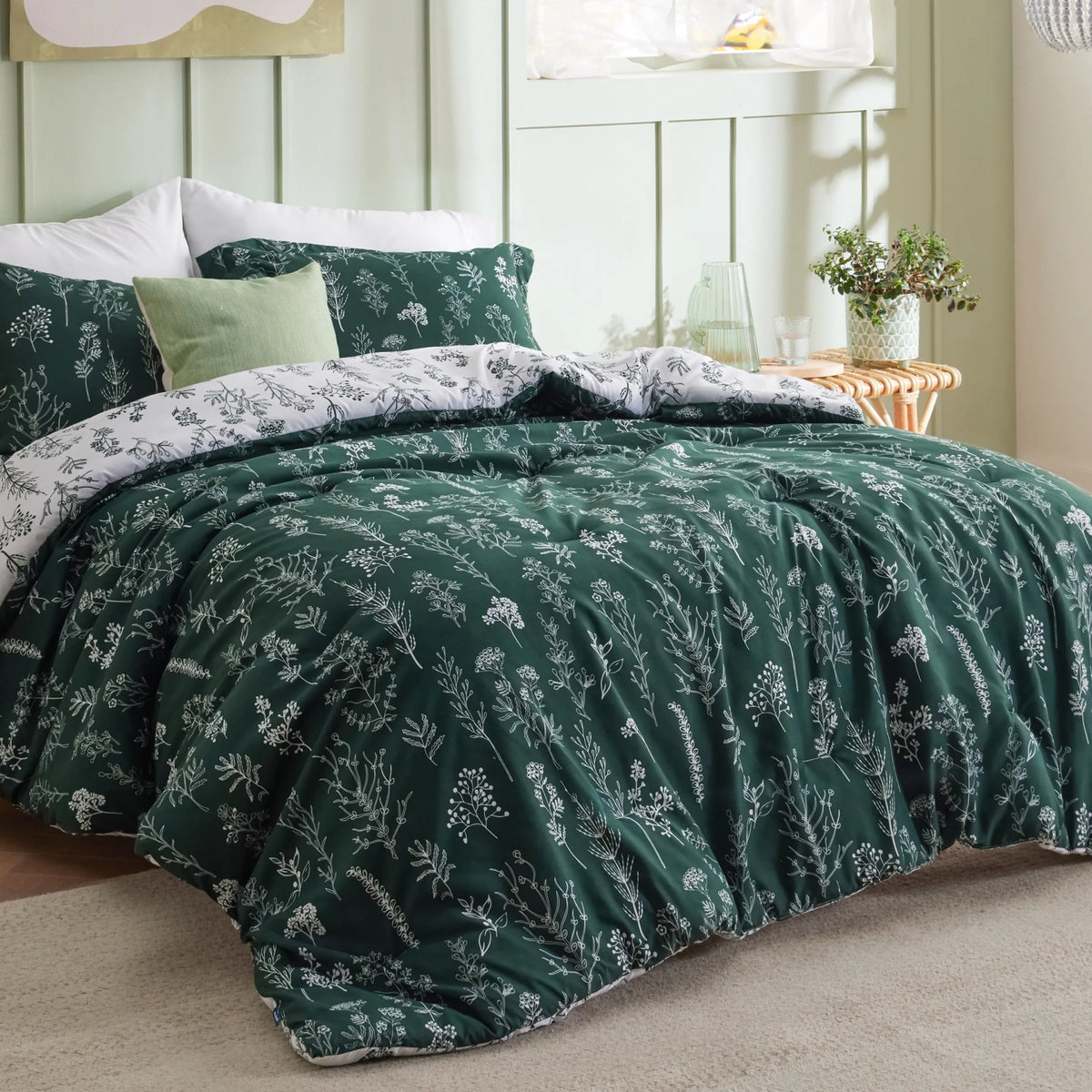 Reversible Floral Print Comforter Set