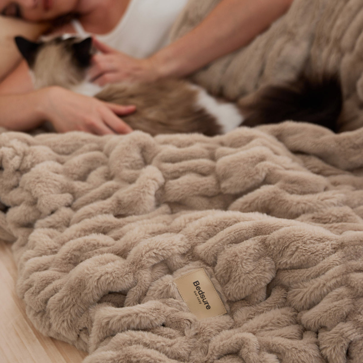 Double-sided Faux Fur Ruched Blanket