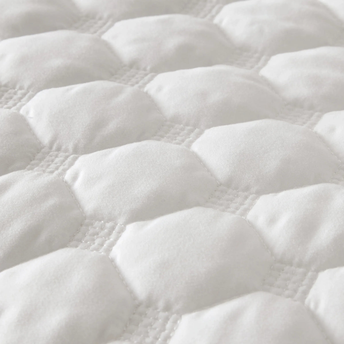 Classic Honeycomb Quilt Set